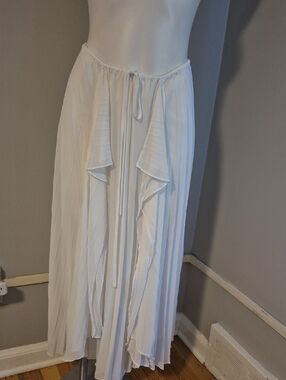 BCBGMaxAzria White Pleated Drawstring Maxi Skirt